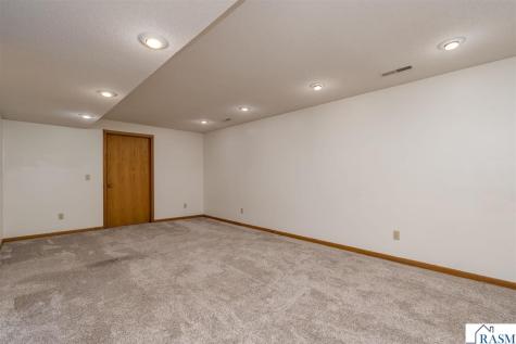 1002 Oak Terrace Drive North Mankato MN 56003