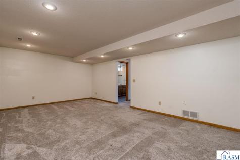 1002 Oak Terrace Drive North Mankato MN 56003