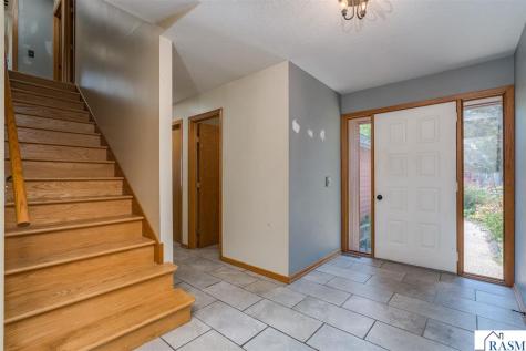 1002 Oak Terrace Drive North Mankato MN 56003