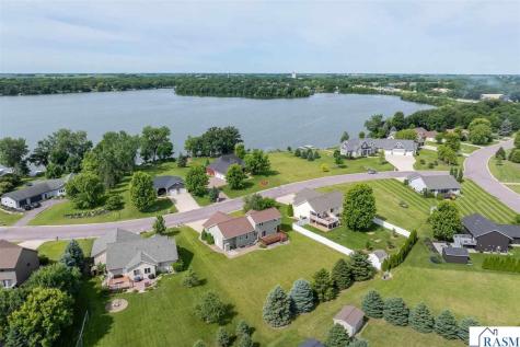 1007 Crystal Lake Drive Lake Crystal MN 56055
