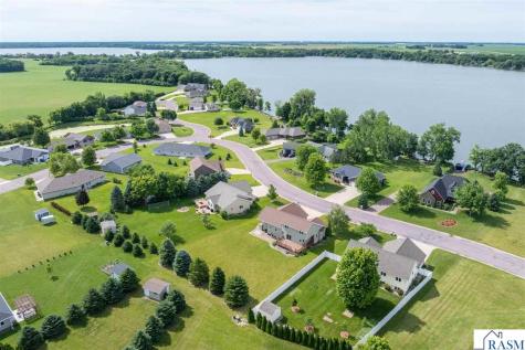 1007 Crystal Lake Drive Lake Crystal MN 56055