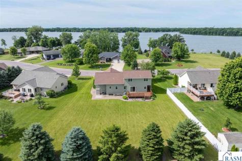 1007 Crystal Lake Drive Lake Crystal MN 56055