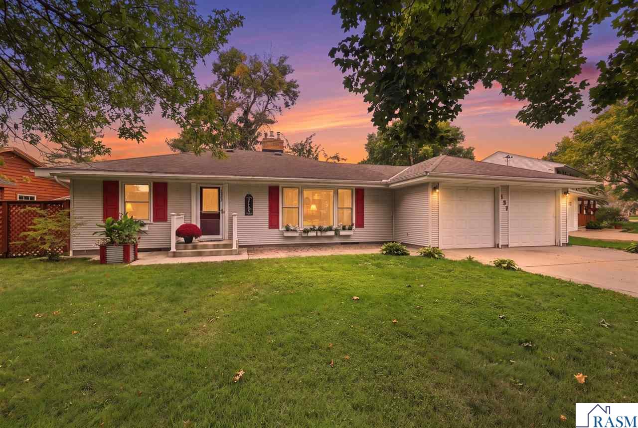 137 N Moringside Drive Le Sueur MN 56058