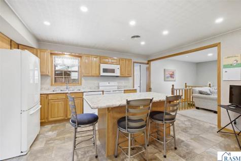 137 N Moringside Drive Le Sueur MN 56058