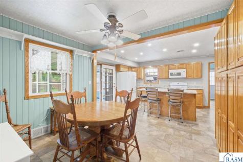 137 N Moringside Drive Le Sueur MN 56058