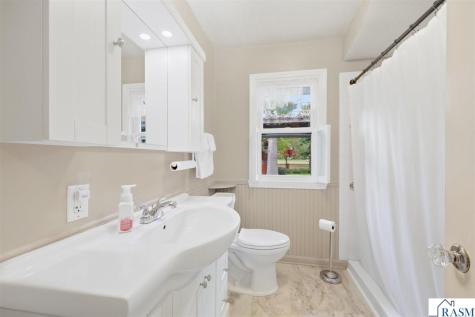 137 N Moringside Drive Le Sueur MN 56058