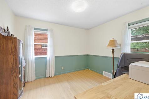 137 N Moringside Drive Le Sueur MN 56058