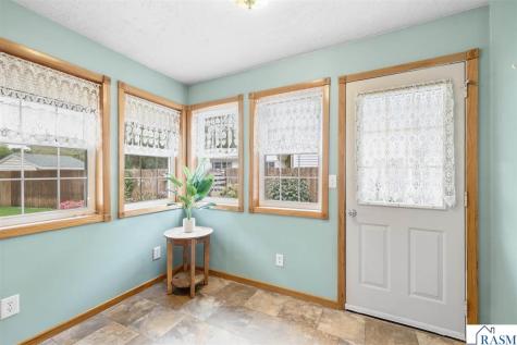 137 N Moringside Drive Le Sueur MN 56058