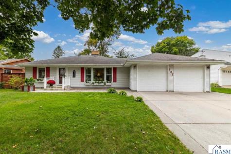 137 N Moringside Drive Le Sueur MN 56058