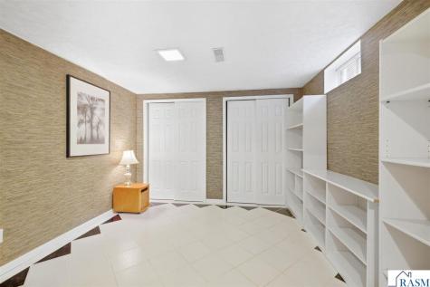 137 N Moringside Drive Le Sueur MN 56058