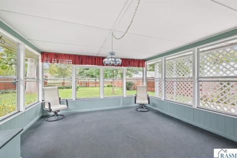 137 N Moringside Drive Le Sueur MN 56058