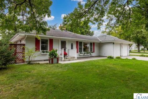 137 N Moringside Drive Le Sueur MN 56058