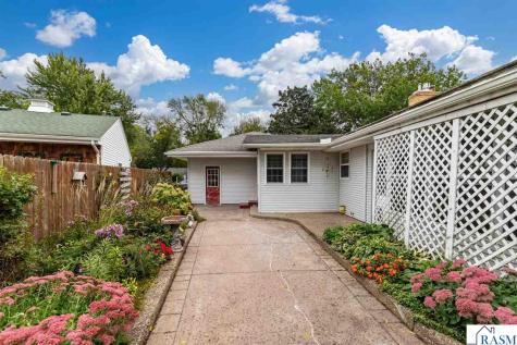 137 N Moringside Drive Le Sueur MN 56058