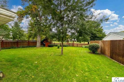 137 N Moringside Drive Le Sueur MN 56058