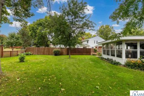 137 N Moringside Drive Le Sueur MN 56058