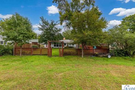 137 N Moringside Drive Le Sueur MN 56058