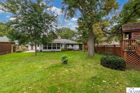 137 N Moringside Drive Le Sueur MN 56058