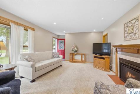 137 N Moringside Drive Le Sueur MN 56058