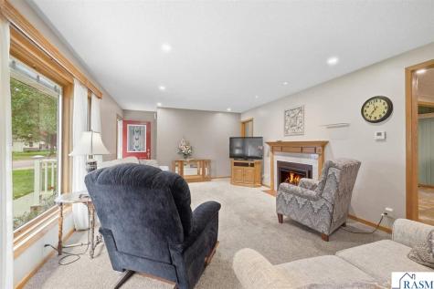 137 N Moringside Drive Le Sueur MN 56058