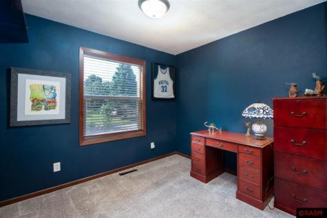 1704 Mission Lane St. Peter MN 56082