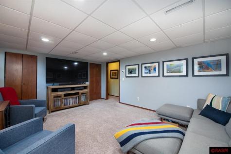 1704 Mission Lane St. Peter MN 56082