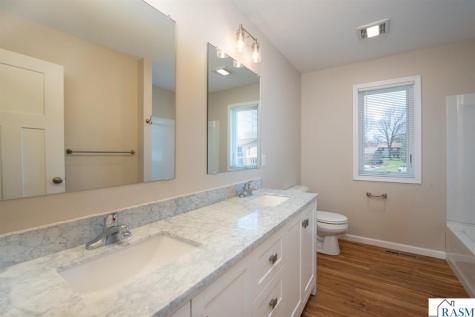 105 Chatsworth Drive Mankato MN 56001