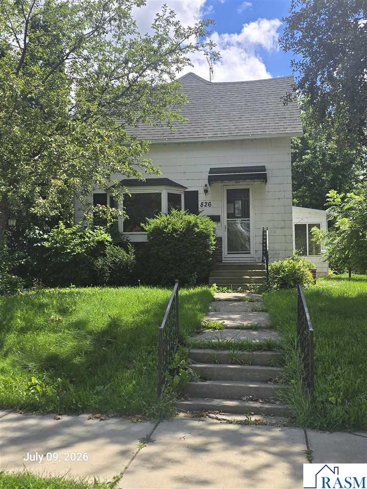 826 S 6th Avenue St. James MN 56081