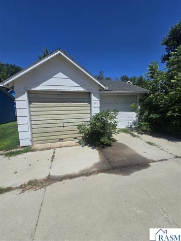 826 S 6th Avenue St. James MN 56081