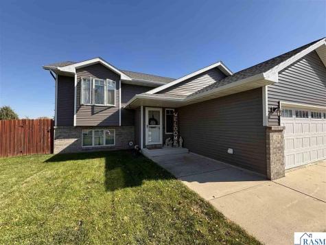 224 Creekside Drive Eagle Lake MN 56024