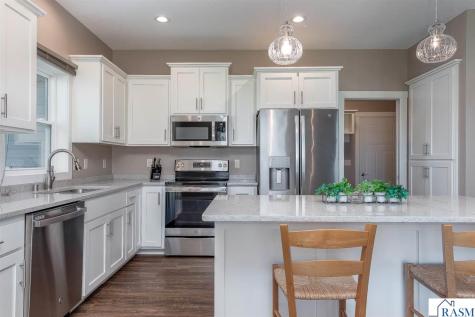 1763 Raymond Drive North Mankato MN 56003