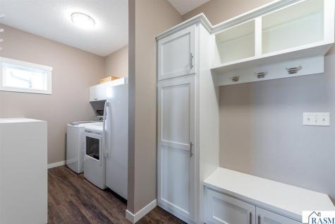 1763 Raymond Drive North Mankato MN 56003