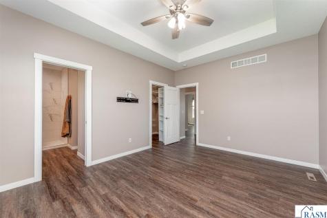 1763 Raymond Drive North Mankato MN 56003