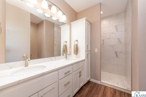1763 Raymond Drive North Mankato MN 56003