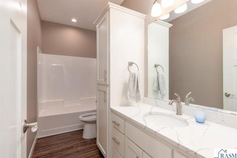 1763 Raymond Drive North Mankato MN 56003