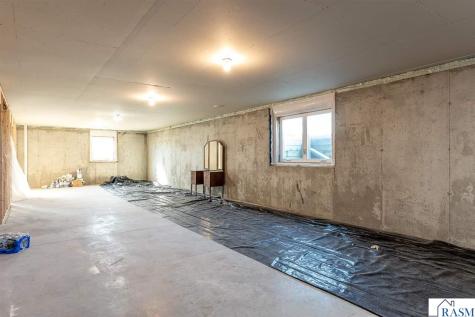 1763 Raymond Drive North Mankato MN 56003