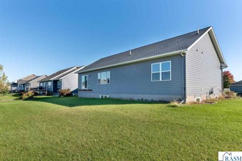 1763 Raymond Drive North Mankato MN 56003