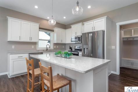 1763 Raymond Drive North Mankato MN 56003