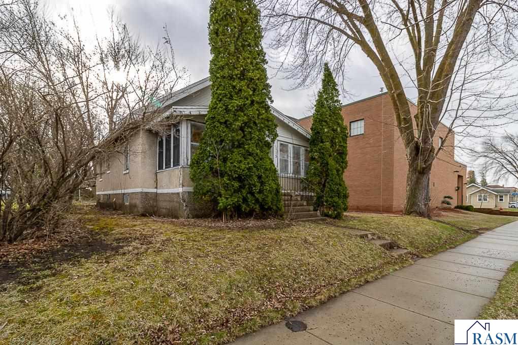 115 N Lexington Avenue Le Center MN 56057