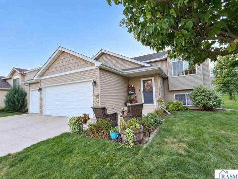 104 Kingsmill Court Mankato MN 56001