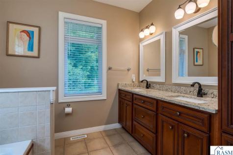 2346 Abbywood Lane North Mankato MN 56003
