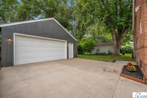 811 South Avenue North Mankato MN 56003