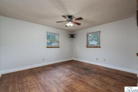 105 Jay Street Le Sueur MN 56058