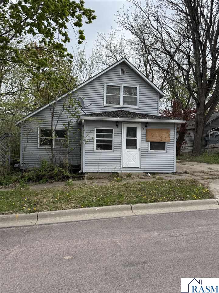 131 N Houk Good Thunder MN 56001