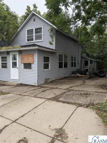 131 N Houk Good Thunder MN 56001