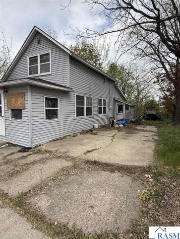 131 N Houk Good Thunder MN 56001