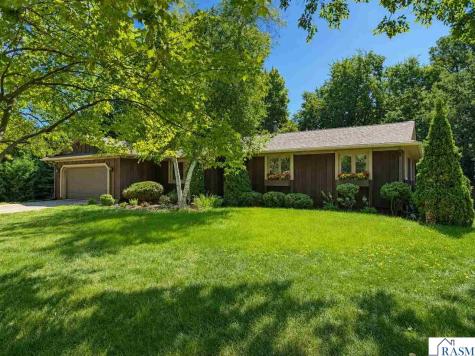 1535 Nottingham Drive North Mankato MN 56003