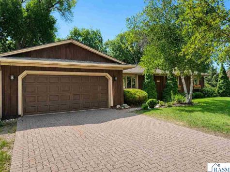 1535 Nottingham Drive North Mankato MN 56003