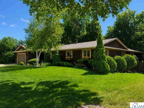 1535 Nottingham Drive North Mankato MN 56003