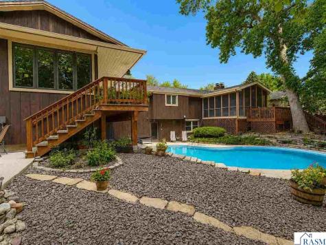1535 Nottingham Drive North Mankato MN 56003