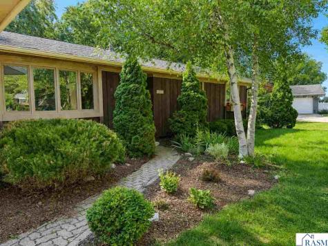 1535 Nottingham Drive North Mankato MN 56003